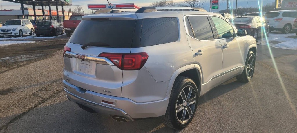 2017 GMC Acadia Image 14