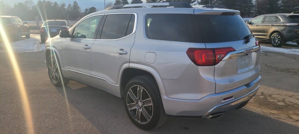 2017 GMC Acadia Image 16