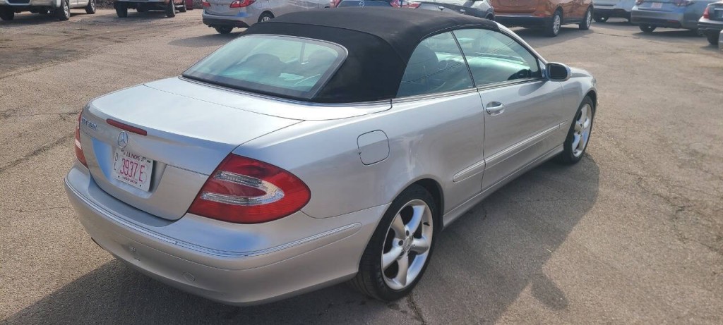 2005 Mercedes-Benz CLK-Class Image 2