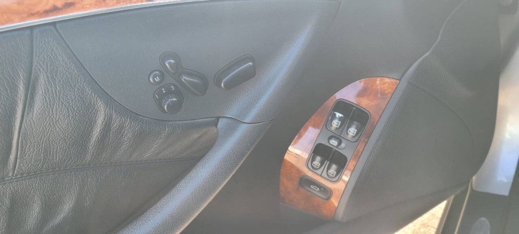 2005 Mercedes-Benz CLK-Class Image 6