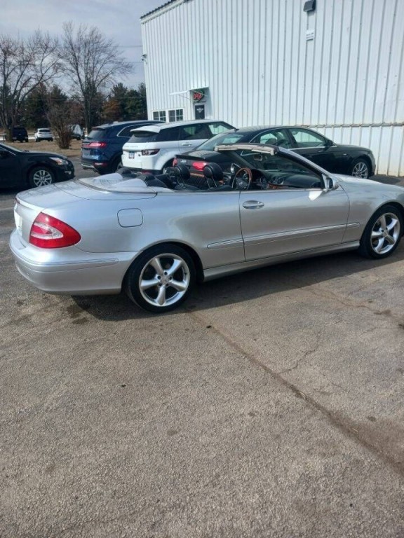 2005 Mercedes-Benz CLK-Class Image 9