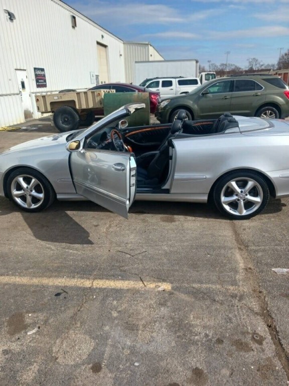 2005 Mercedes-Benz CLK-Class Image 10