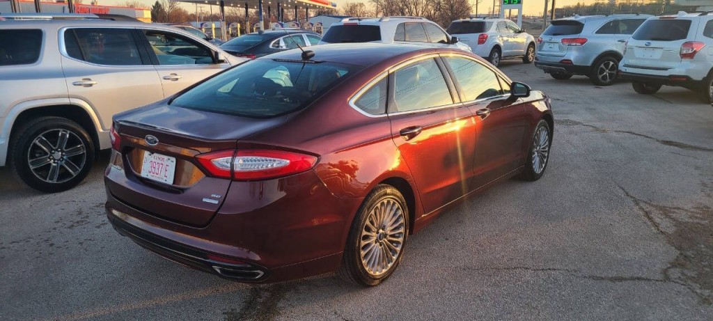 2016 Ford Fusion Image 2