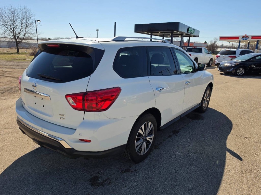 2017 Nissan Pathfinder Image 2