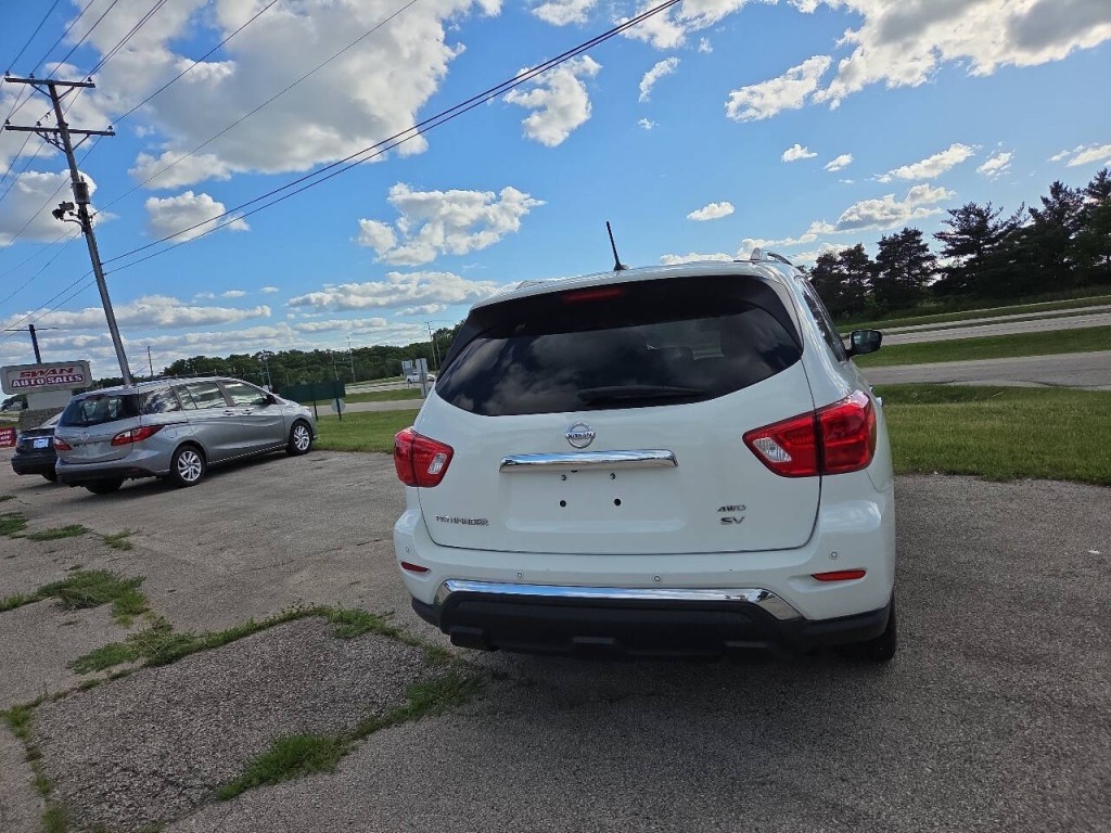 2017 Nissan Pathfinder Image 16