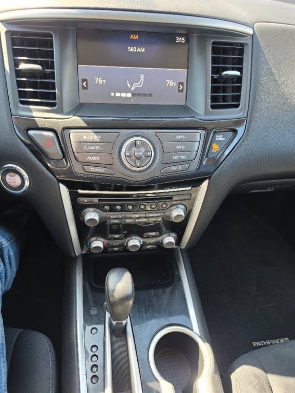 2017 Nissan Pathfinder Image 11