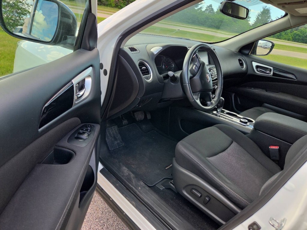 2017 Nissan Pathfinder Image 12
