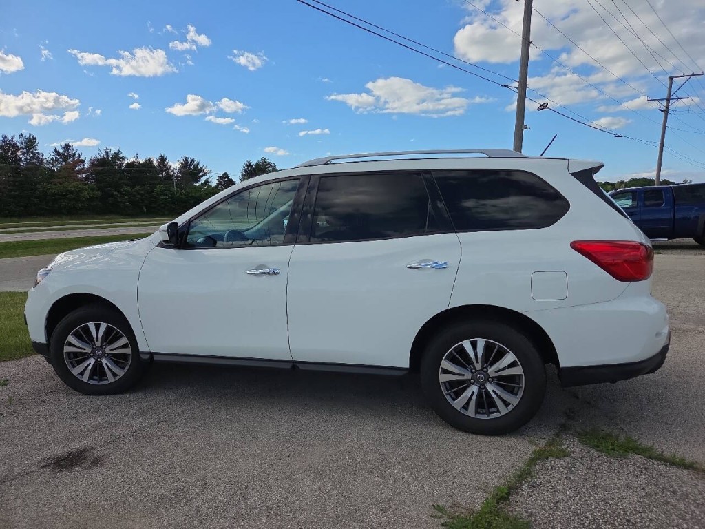 2017 Nissan Pathfinder Image 16