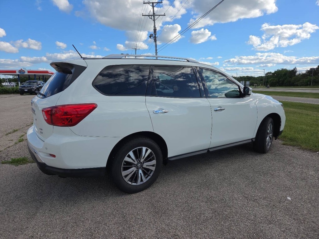 2017 Nissan Pathfinder Image 18