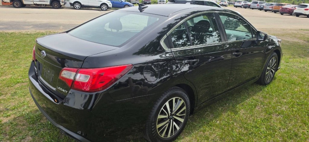 2019 Subaru Legacy Image 2