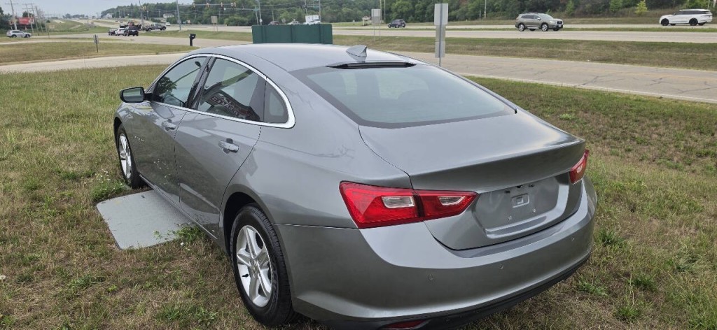 2024 Chevrolet Malibu Image 4
