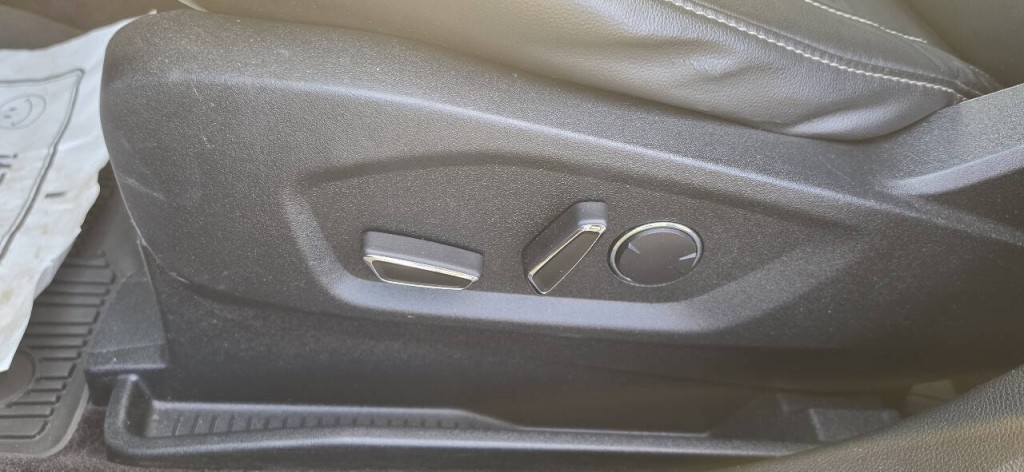 2017 Ford Edge Image 12