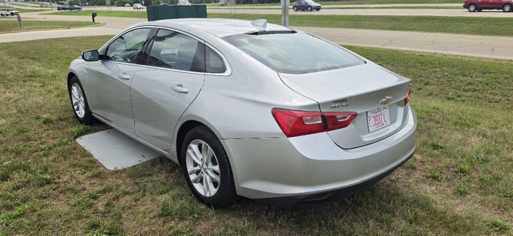 2017 Chevrolet Malibu Image 8