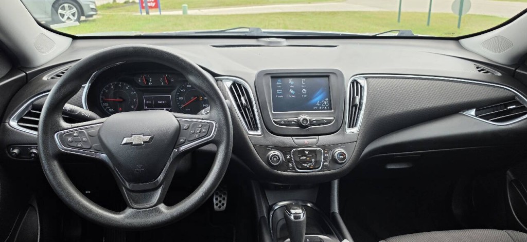 2017 Chevrolet Malibu Image 9
