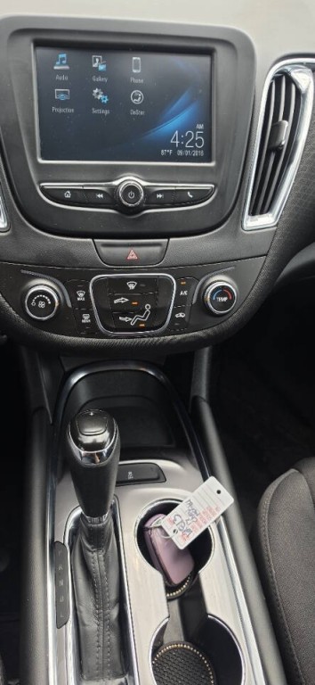 2017 Chevrolet Malibu Image 16
