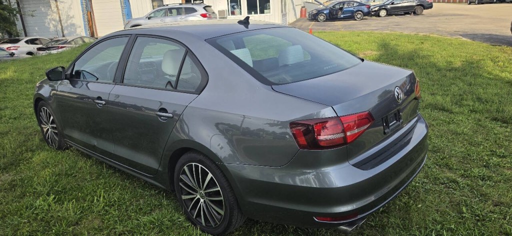 2016 Volkswagen Jetta Image 2