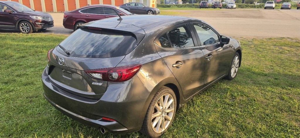 2017 Mazda Mazda3 Image 2