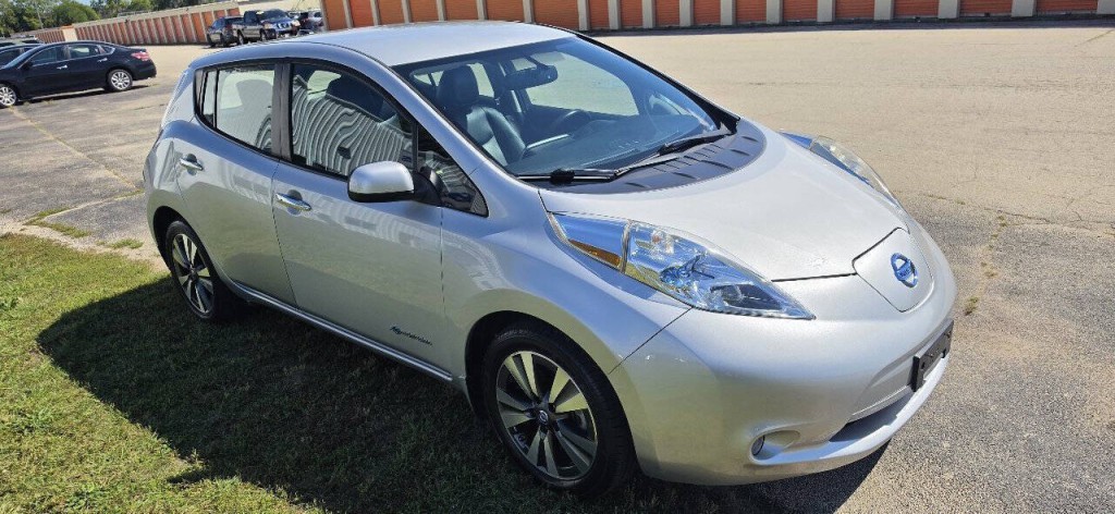 2016 Nissan Leaf Image 1