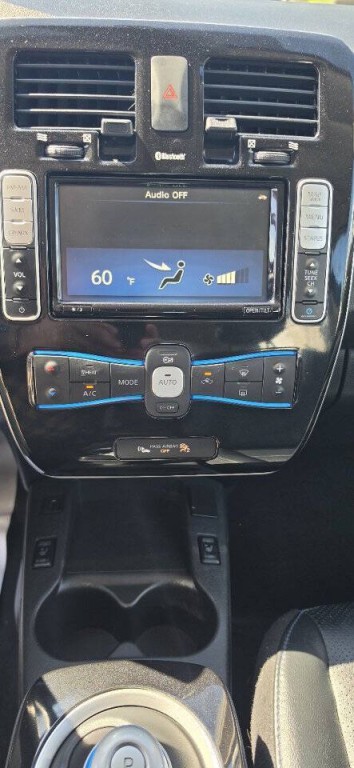 2016 Nissan Leaf Image 10