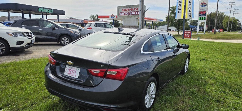 2016 Chevrolet Malibu Image 2