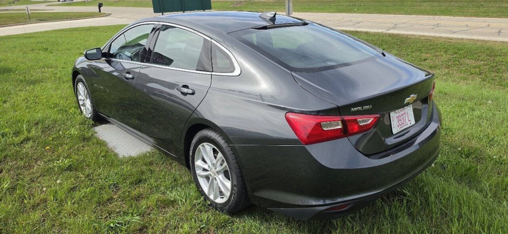 2016 Chevrolet Malibu Image 3