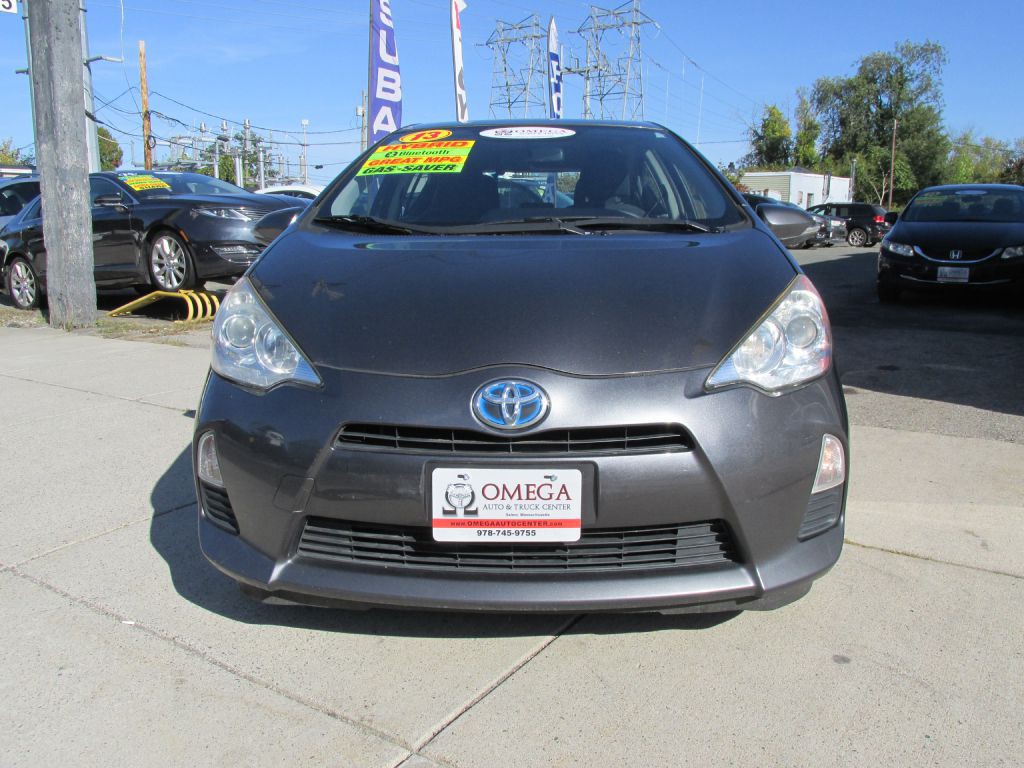 2013 Toyota Prius Image 2