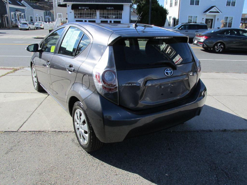 2013 Toyota Prius Image 4