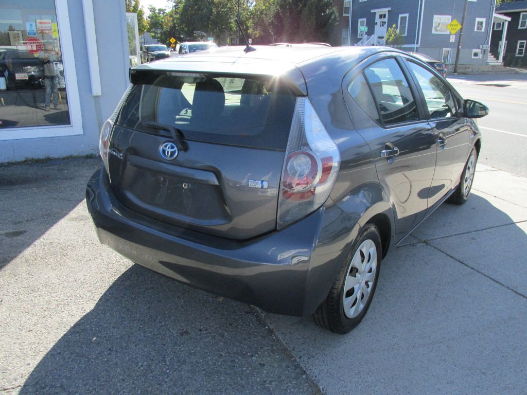 2013 Toyota Prius Image 6