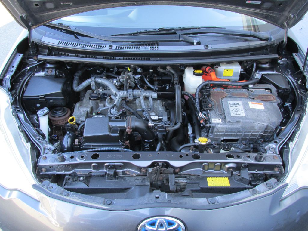 2013 Toyota Prius Image 7