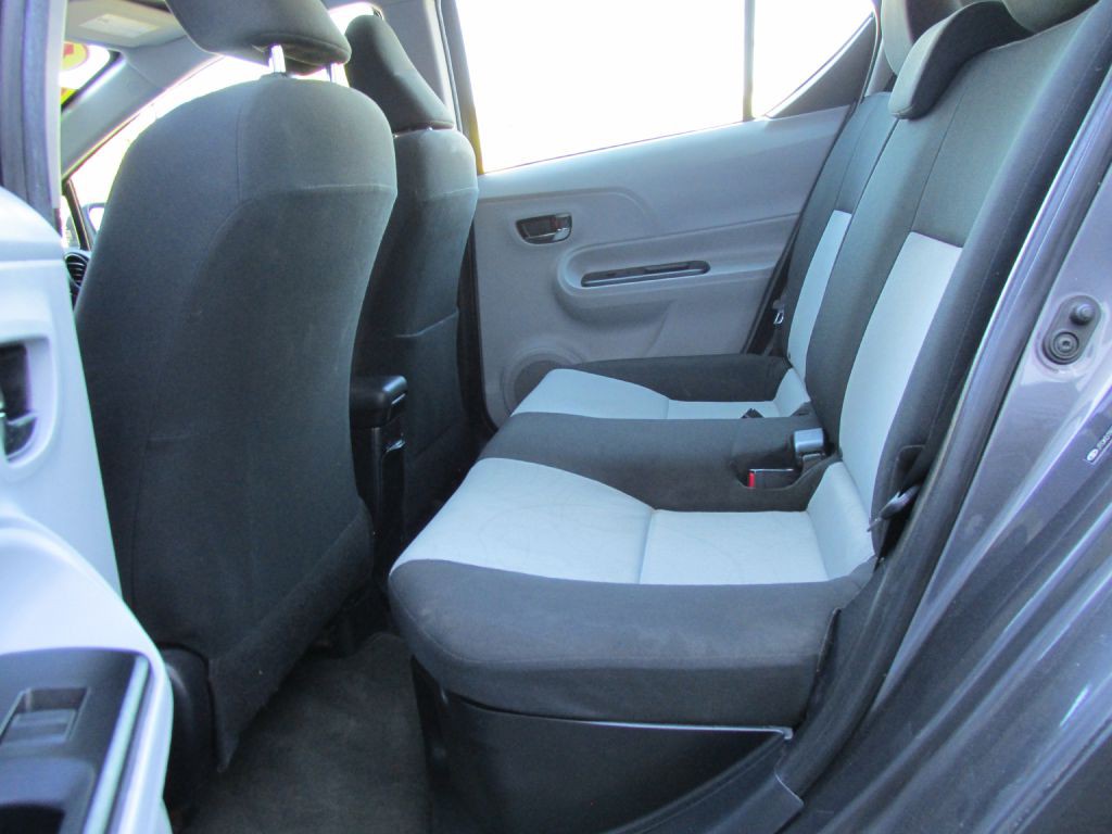 2013 Toyota Prius Image 10