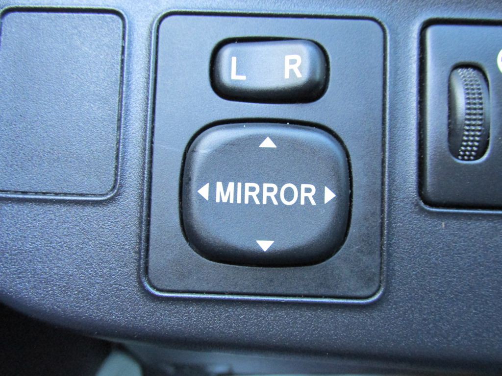 2013 Toyota Prius Image 15