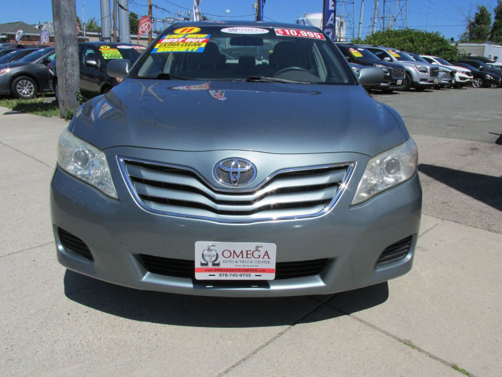 2011 Toyota Camry Image 2