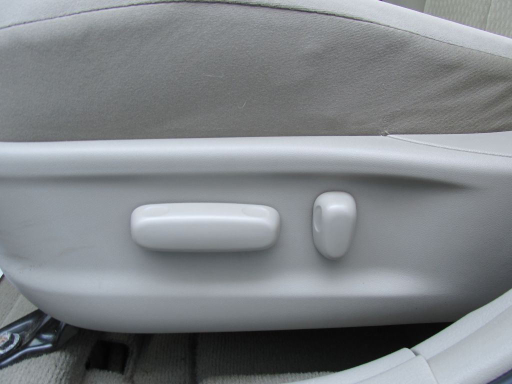 2011 Toyota Camry Image 15