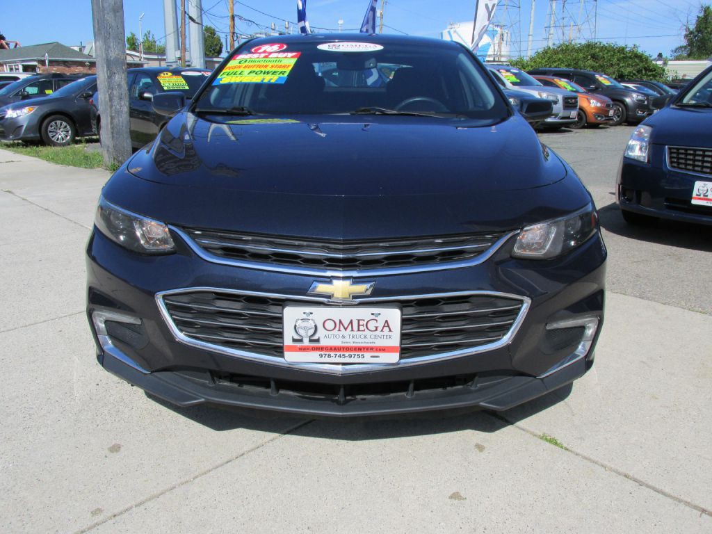 2016 Chevrolet Malibu Image 2