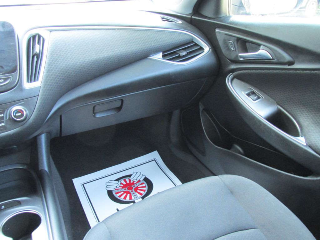 2016 Chevrolet Malibu Image 13