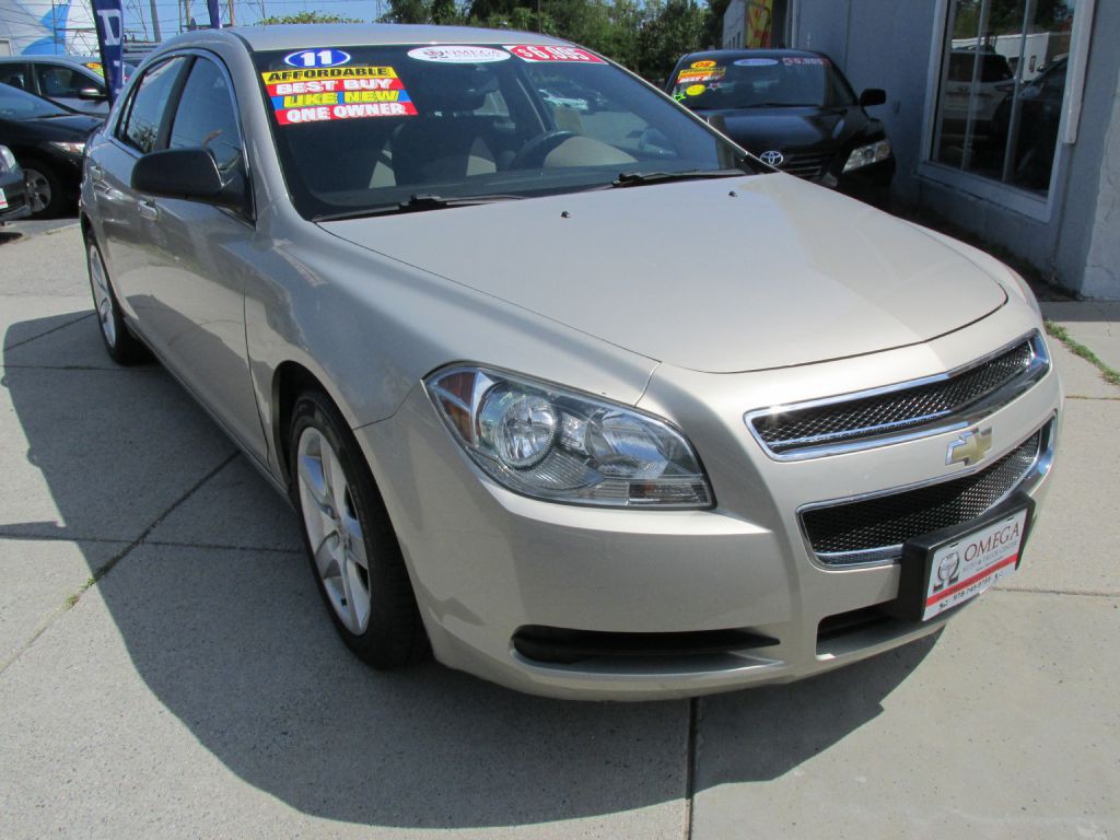 2011 Chevrolet Malibu Image 1