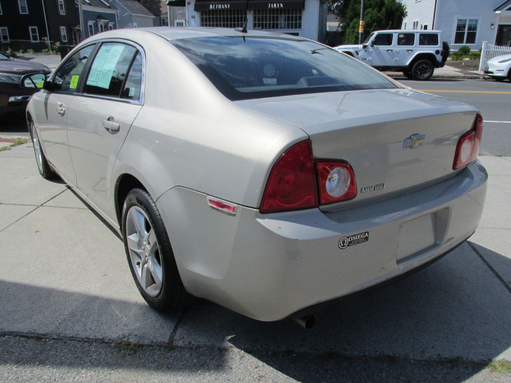 2011 Chevrolet Malibu Image 4