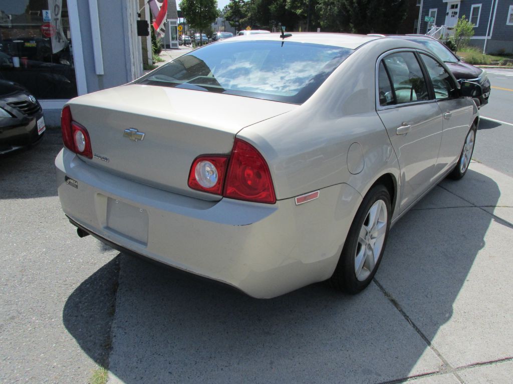 2011 Chevrolet Malibu Image 6