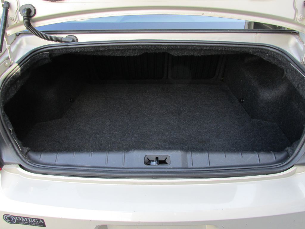 2011 Chevrolet Malibu Image 8