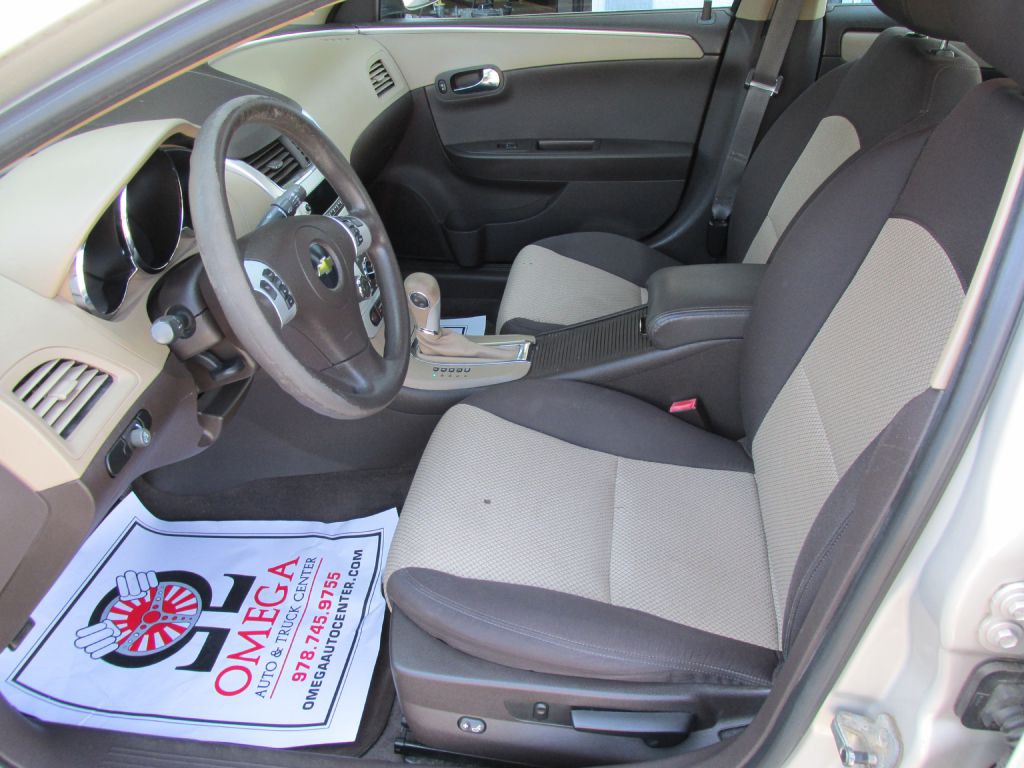 2011 Chevrolet Malibu Image 9