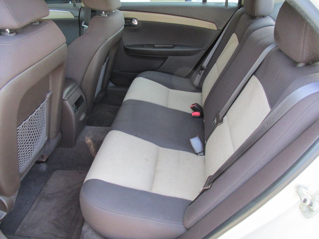 2011 Chevrolet Malibu Image 10