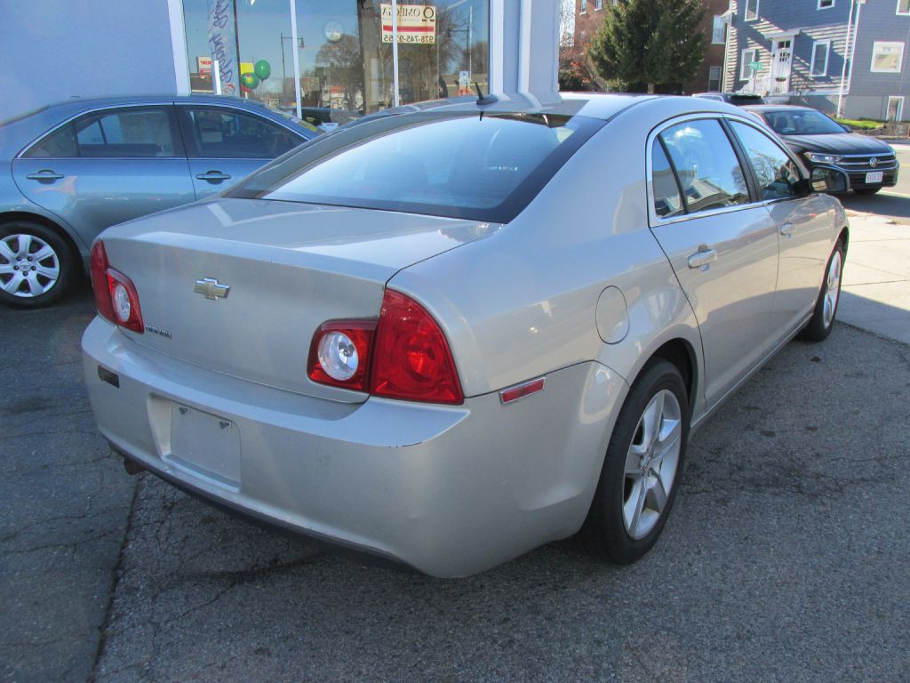 2011 Chevrolet Malibu Image 6