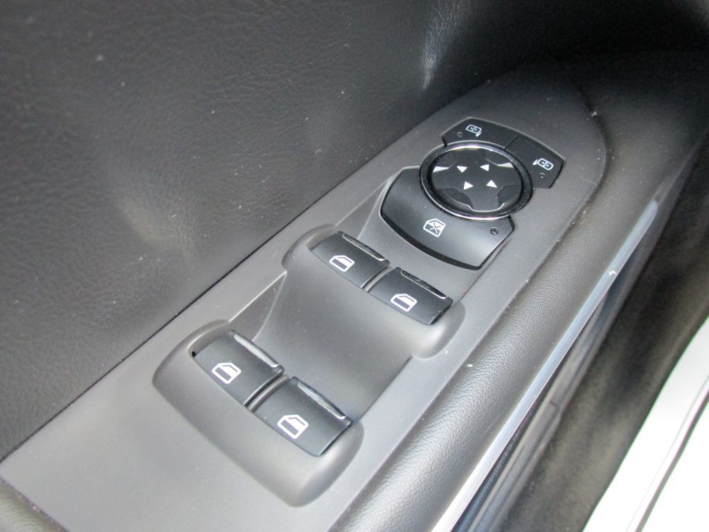 2014 Lincoln MKZ Image 17