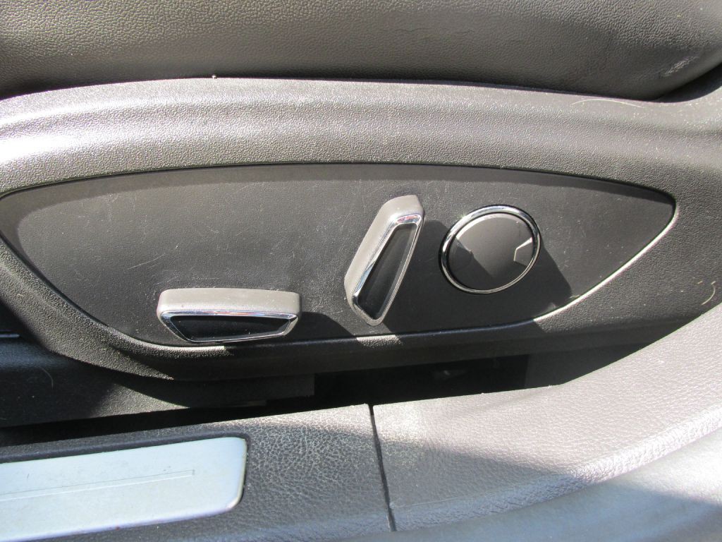 2014 Lincoln MKZ Image 18