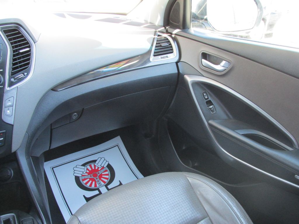 2014 Hyundai Santa Fe Image 15