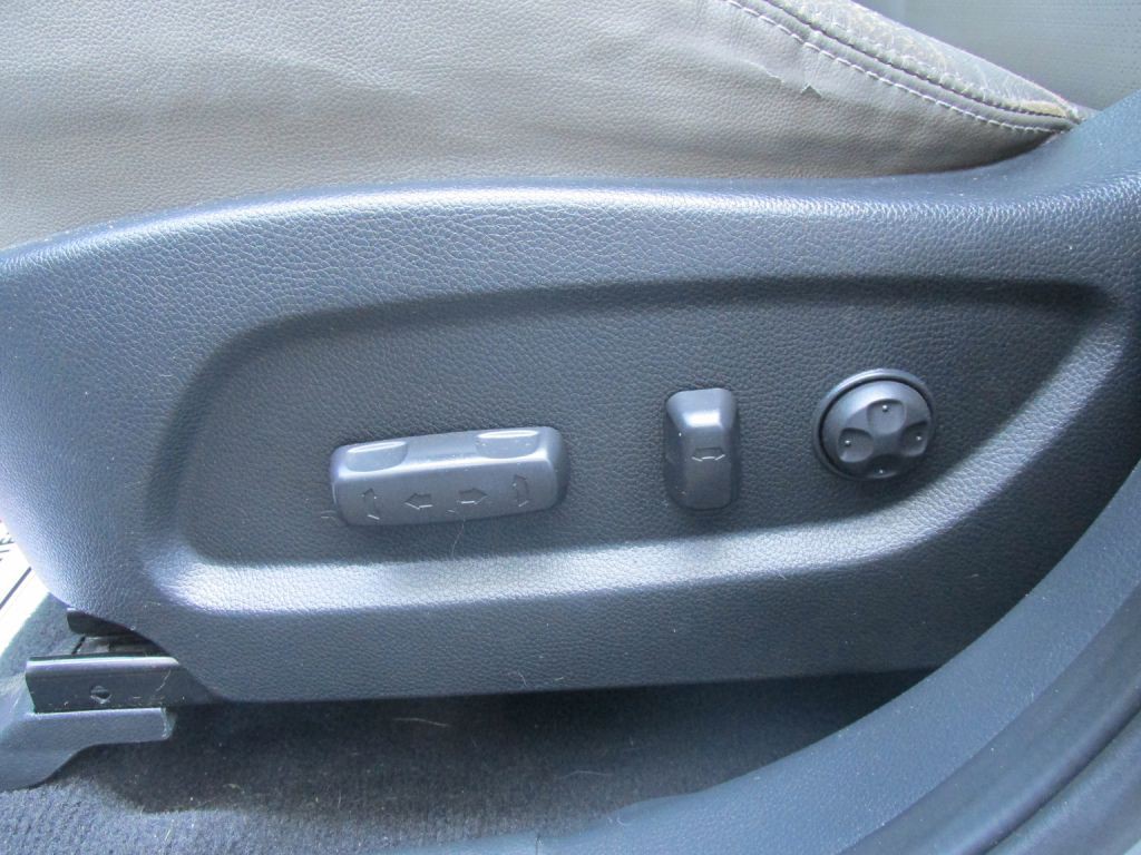 2014 Hyundai Santa Fe Image 17