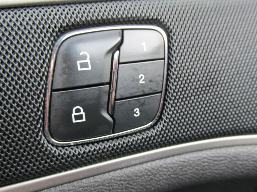 2014 Lincoln MKZ Image 16