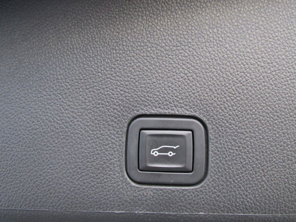 2016 Cadillac SRX Image 16