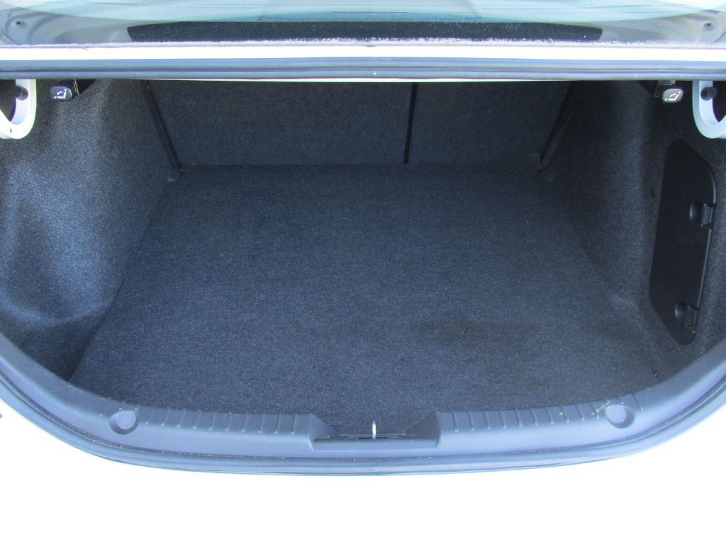 2014 Mazda Mazda3 Image 8