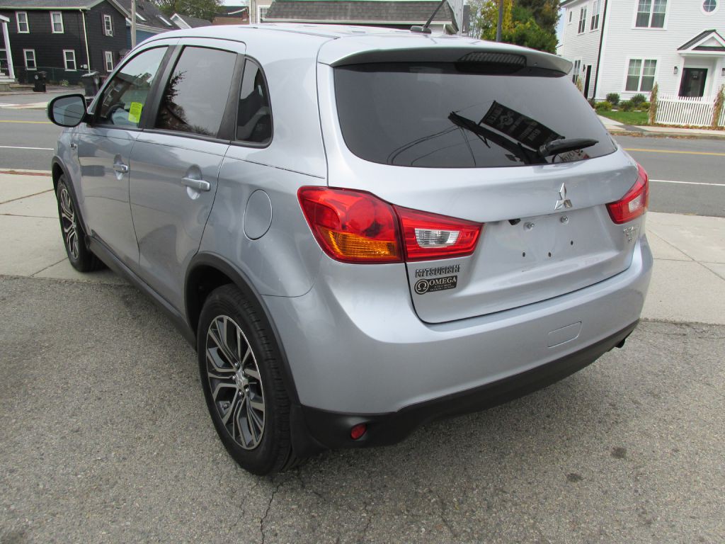 2016 Mitsubishi Outlander Image 4